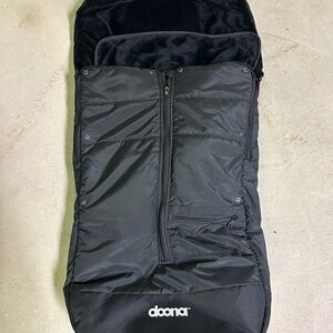 Doona Black Footmuff